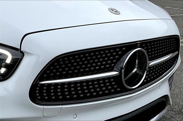 Photo of 2023 MANUFAKTUR Moonlight White Metallic Mercedes-Benz E-Class