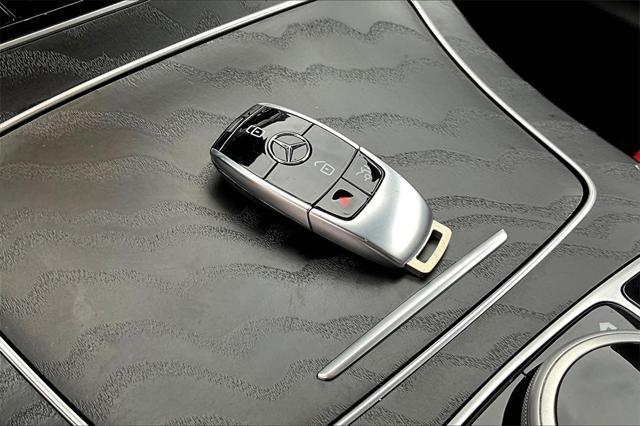 Photo of 2023 MANUFAKTUR Moonlight White Metallic Mercedes-Benz E-Class