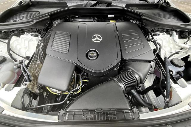 Photo of 2025 Polar White Mercedes-Benz GLC 300