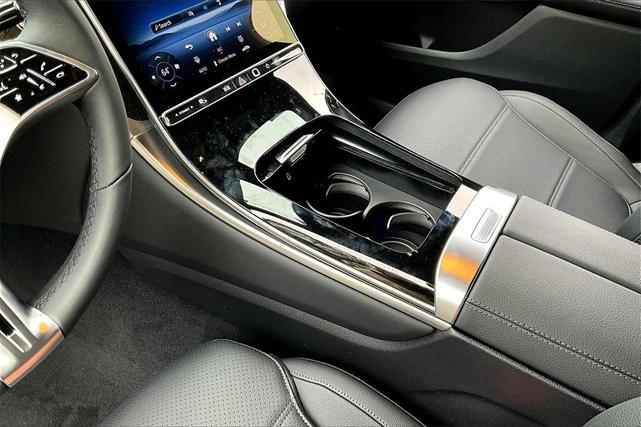 Photo of 2025 Polar White Mercedes-Benz GLC 300