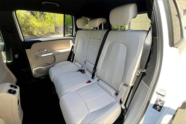 Photo of 2025 Polar White Mercedes-Benz GLB 250