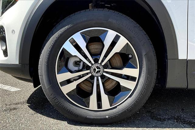 Photo of 2025 Polar White Mercedes-Benz GLB 250
