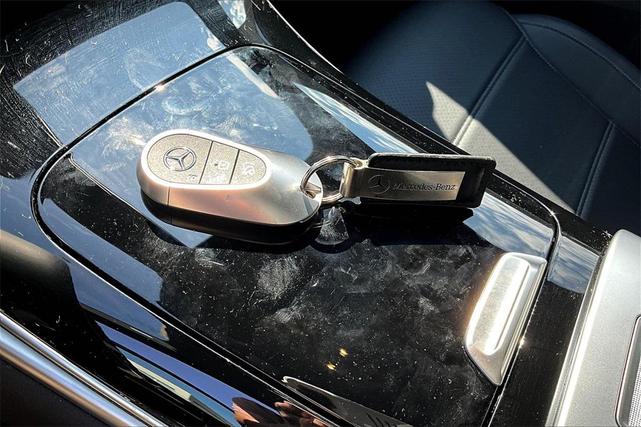 Photo of 2025 White Mercedes-Benz GLC 300