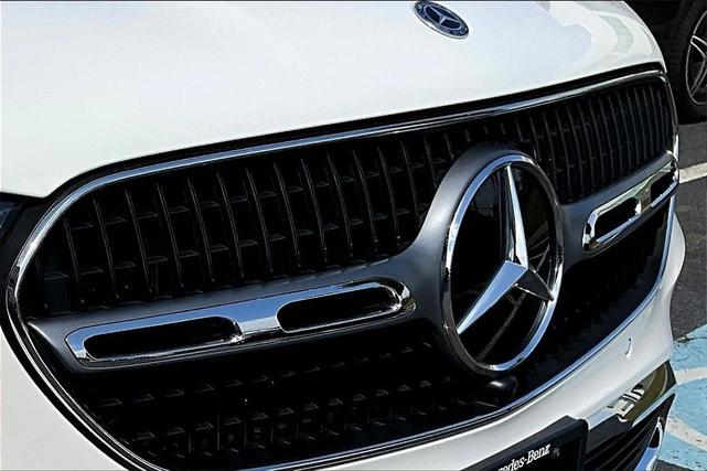 Photo of 2025 White Mercedes-Benz GLC 300