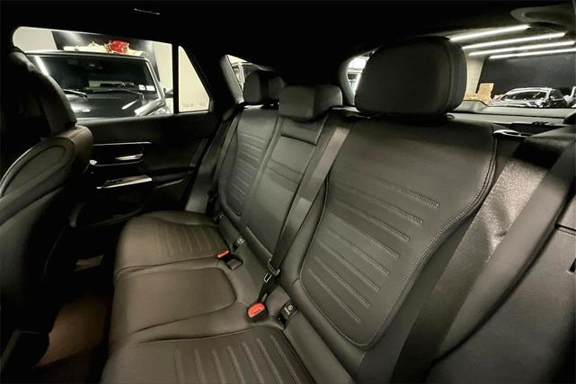 Photo of 2025 Silver Metallic Mercedes-Benz GLC 300
