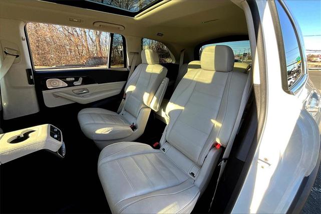 Photo of 2021 Diamond White Metallic Mercedes-Benz GLS 450
