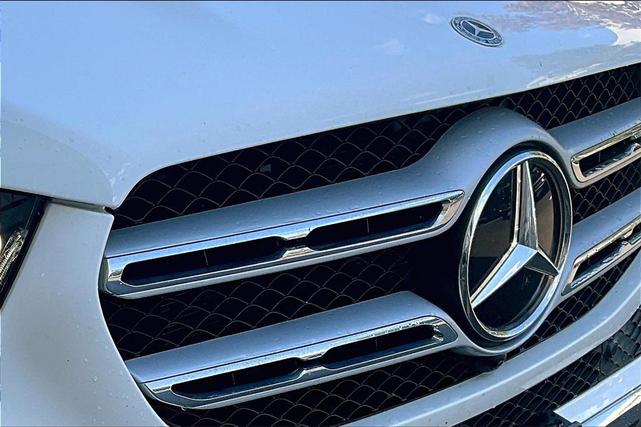 Photo of 2022 White Mercedes-Benz GLE 350
