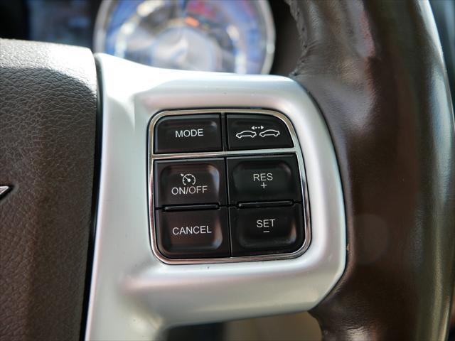 Photo of 2011 Sapphire Crystal Met Clearcoat Chrysler 300C