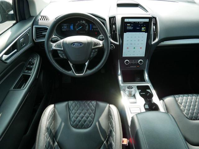 Photo of 2024 Agate Black Metallic Ford Edge