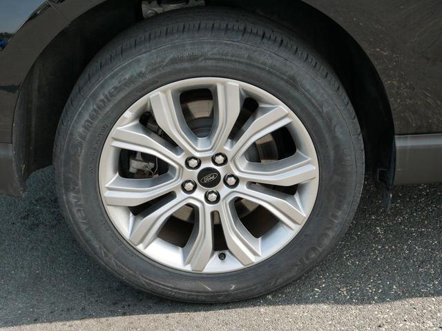 Photo of 2024 Agate Black Metallic Ford Edge