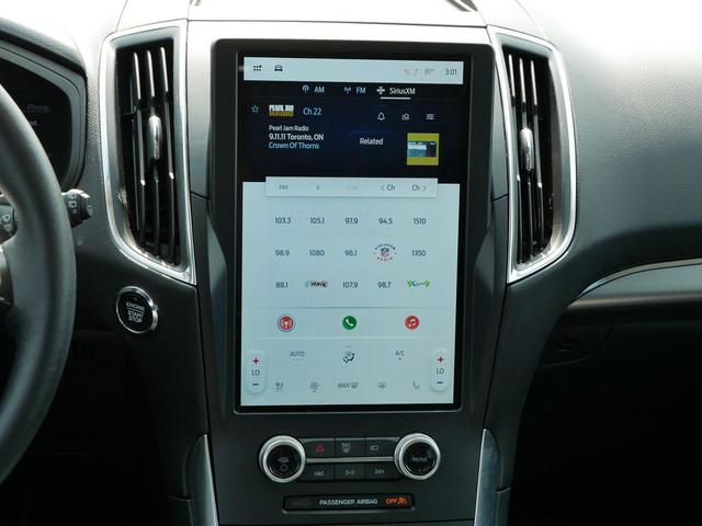 Photo of 2024 Agate Black Metallic Ford Edge