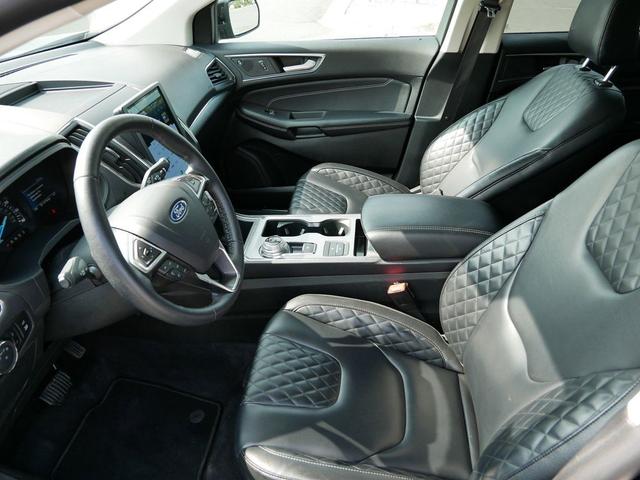 Photo of 2024 Agate Black Metallic Ford Edge