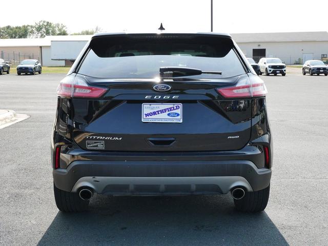 Photo of 2024 Agate Black Metallic Ford Edge