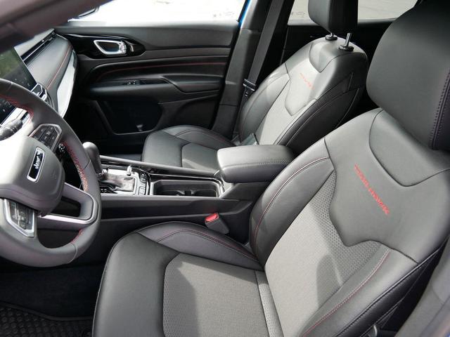 Photo of 2025 Hydro Blue Pearlcoat Jeep Compass