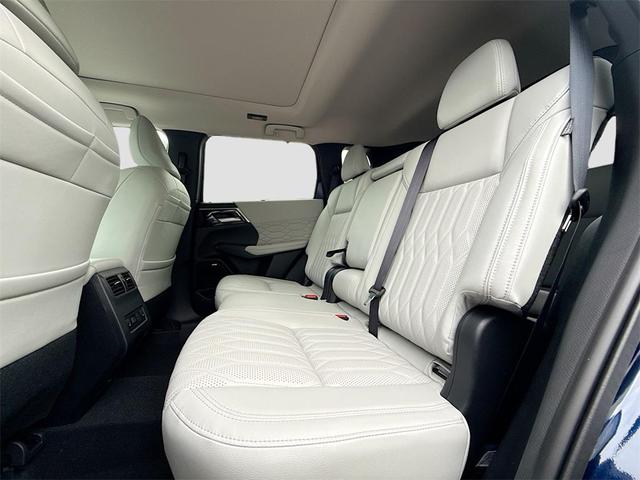 Photo of 2025 Cosmic Blue Metallic Mitsubishi Outlander