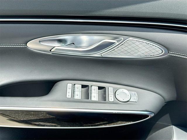 Photo of 2025 Mauna Red Genesis GV70