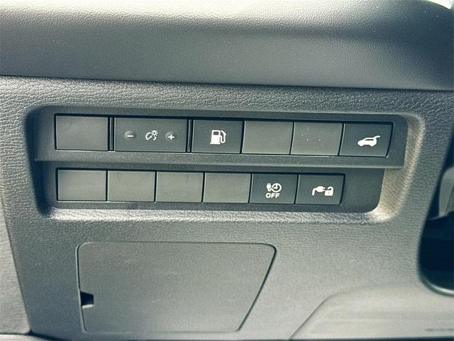 Photo of 2025 Graphite Gray Mitsubishi Outlander PHEV