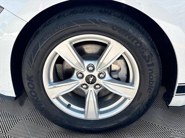 Photo of 2021 Oxford White Ford Mustang