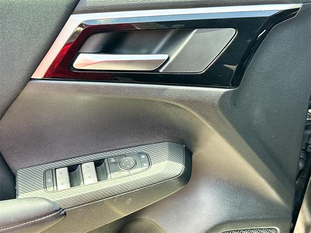 Photo of 2024 Labrador Black Pearl Mitsubishi Outlander