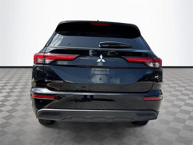 Photo of 2024 Labrador Black Pearl Mitsubishi Outlander