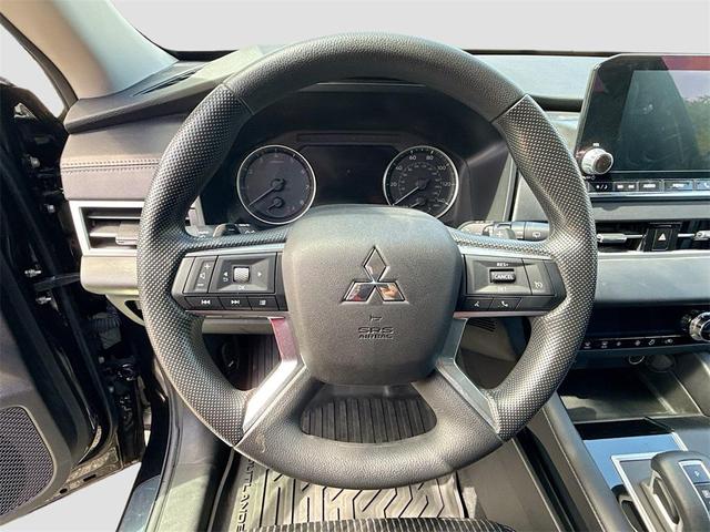 Photo of 2024 Labrador Black Pearl Mitsubishi Outlander