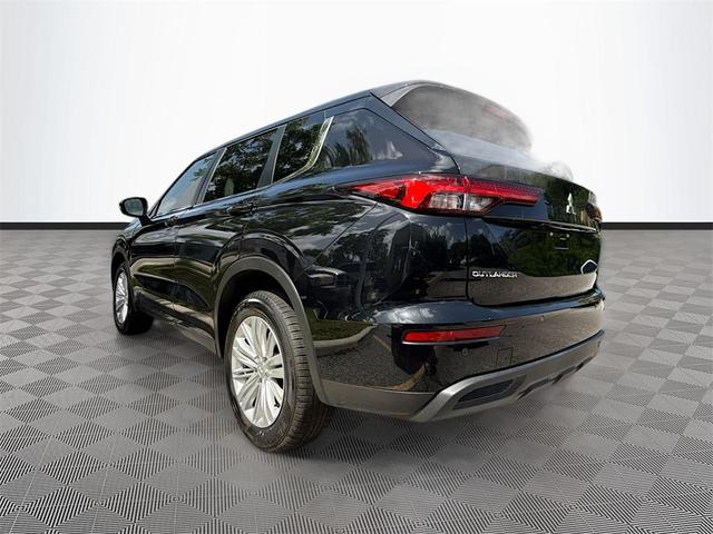 Photo of 2024 Labrador Black Pearl Mitsubishi Outlander