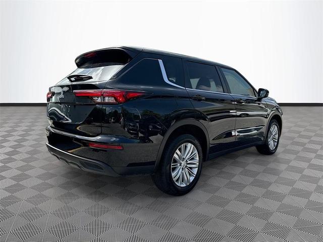 Photo of 2024 Labrador Black Pearl Mitsubishi Outlander