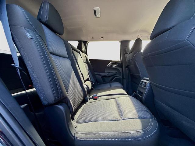 Photo of 2024 Labrador Black Pearl Mitsubishi Outlander