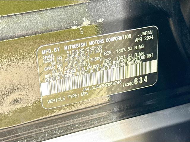 Photo of 2024 Labrador Black Pearl Mitsubishi Outlander