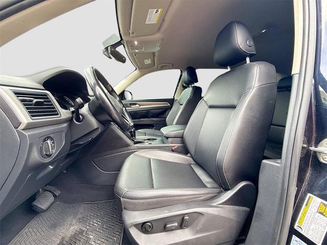 Photo of 2021 Deep Black Volkswagen Atlas