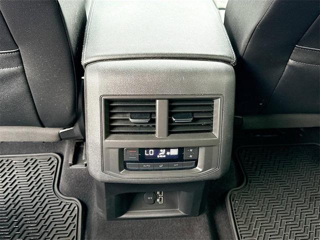 Photo of 2021 Deep Black Volkswagen Atlas