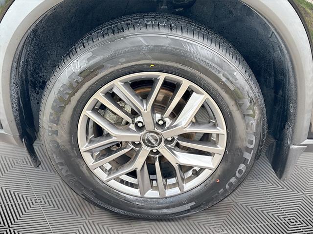 Photo of 2023 Super Black Nissan Rogue