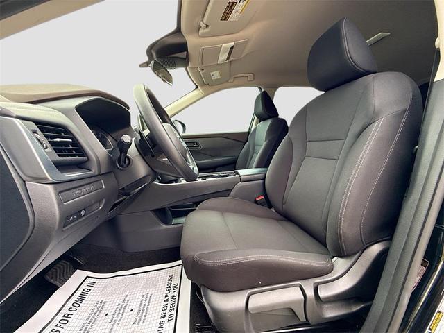 Photo of 2023 Super Black Nissan Rogue