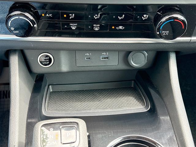 Photo of 2023 Super Black Nissan Rogue