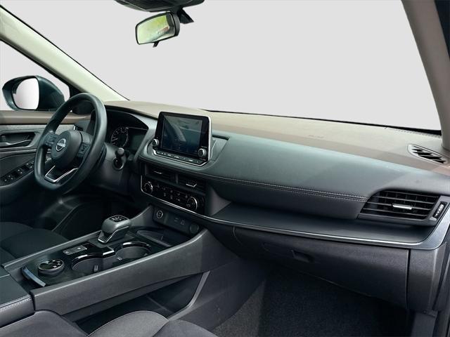 Photo of 2023 Super Black Nissan Rogue