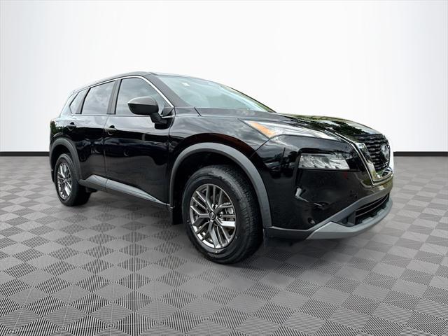 Photo of 2023 Super Black Nissan Rogue
