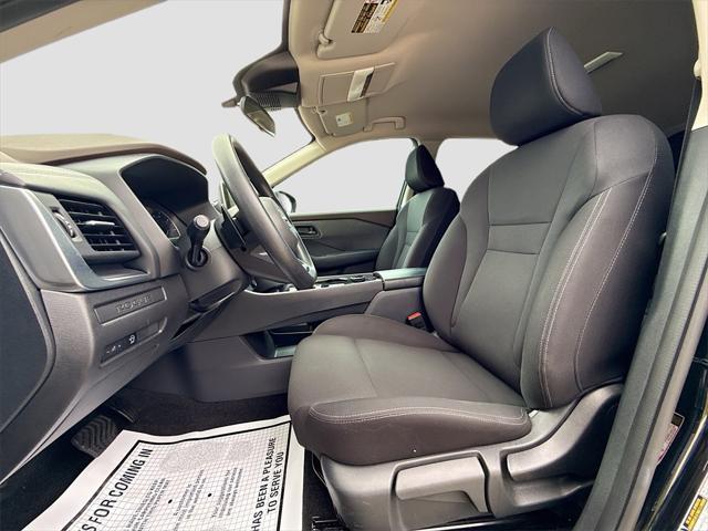 Photo of 2023 Super Black Nissan Rogue