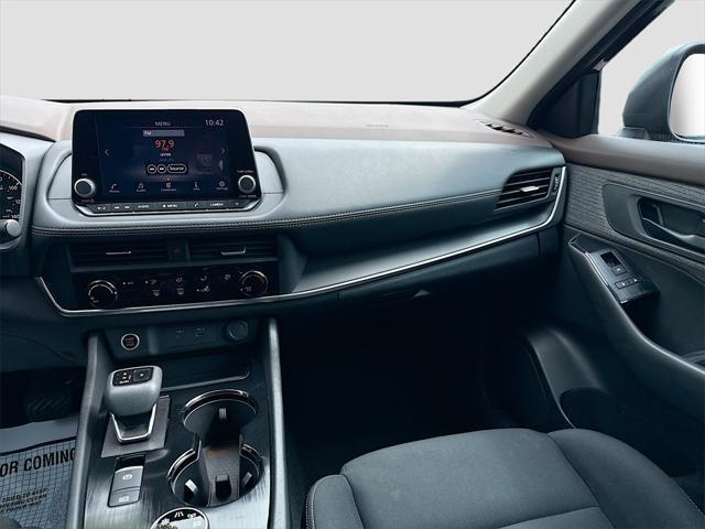 Photo of 2023 Super Black Nissan Rogue