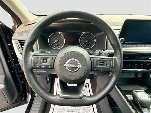 Photo of 2023 Super Black Nissan Rogue