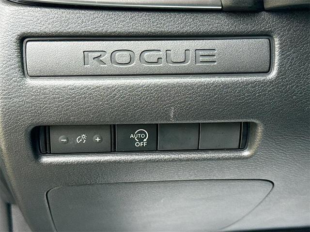 Photo of 2023 Super Black Nissan Rogue