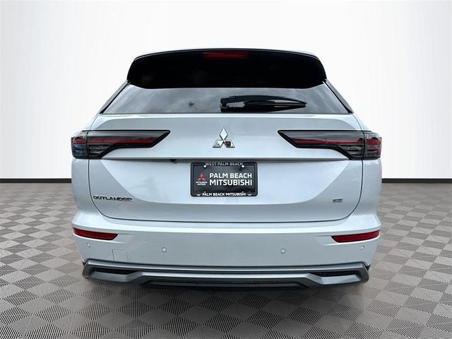 Photo of 2025 White Diamond Mitsubishi Outlander