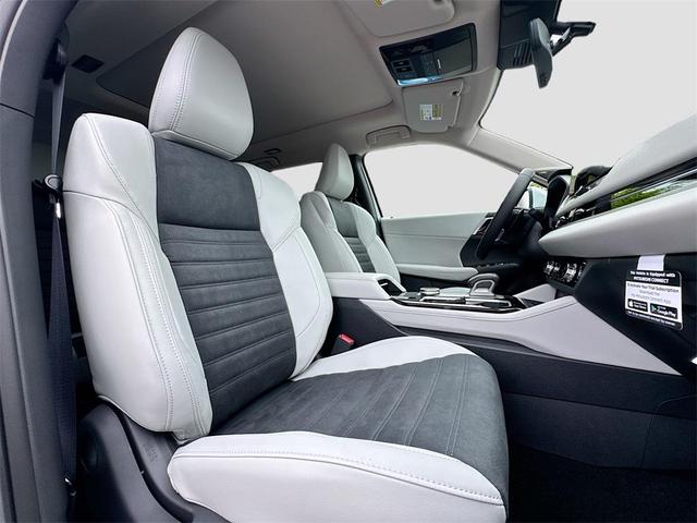 Photo of 2025 White Diamond Mitsubishi Outlander