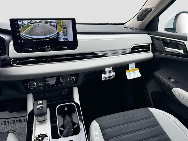 Photo of 2025 White Diamond Mitsubishi Outlander