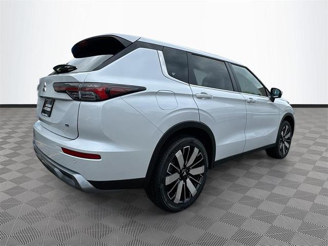 Photo of 2025 White Diamond Mitsubishi Outlander