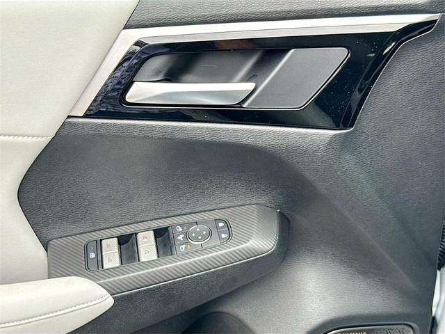 Photo of 2025 White Diamond Mitsubishi Outlander