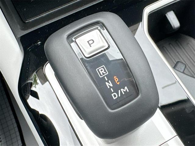Photo of 2025 White Diamond Mitsubishi Outlander
