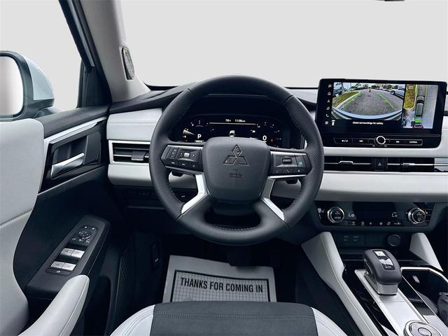 Photo of 2025 White Diamond Mitsubishi Outlander