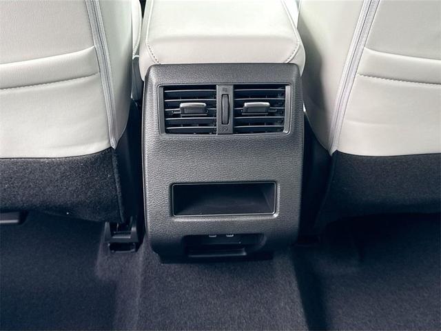 Photo of 2025 White Diamond Mitsubishi Outlander