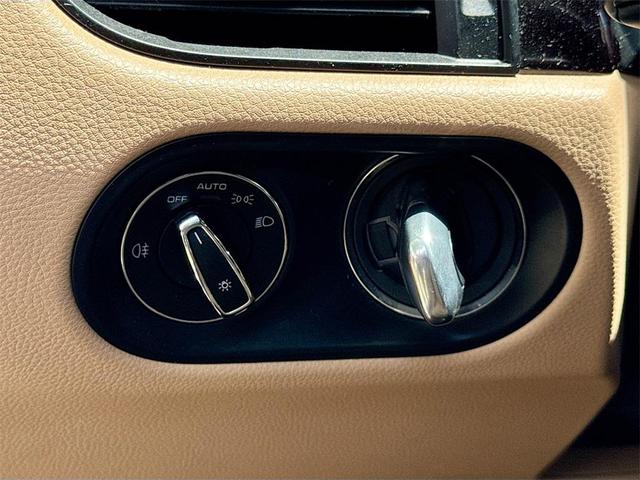 Photo of 2020 Blue Porsche Macan