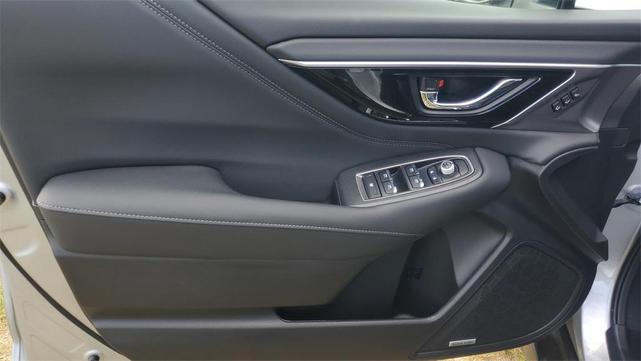 Photo of 2025 Ice Silver Metallic Subaru Outback